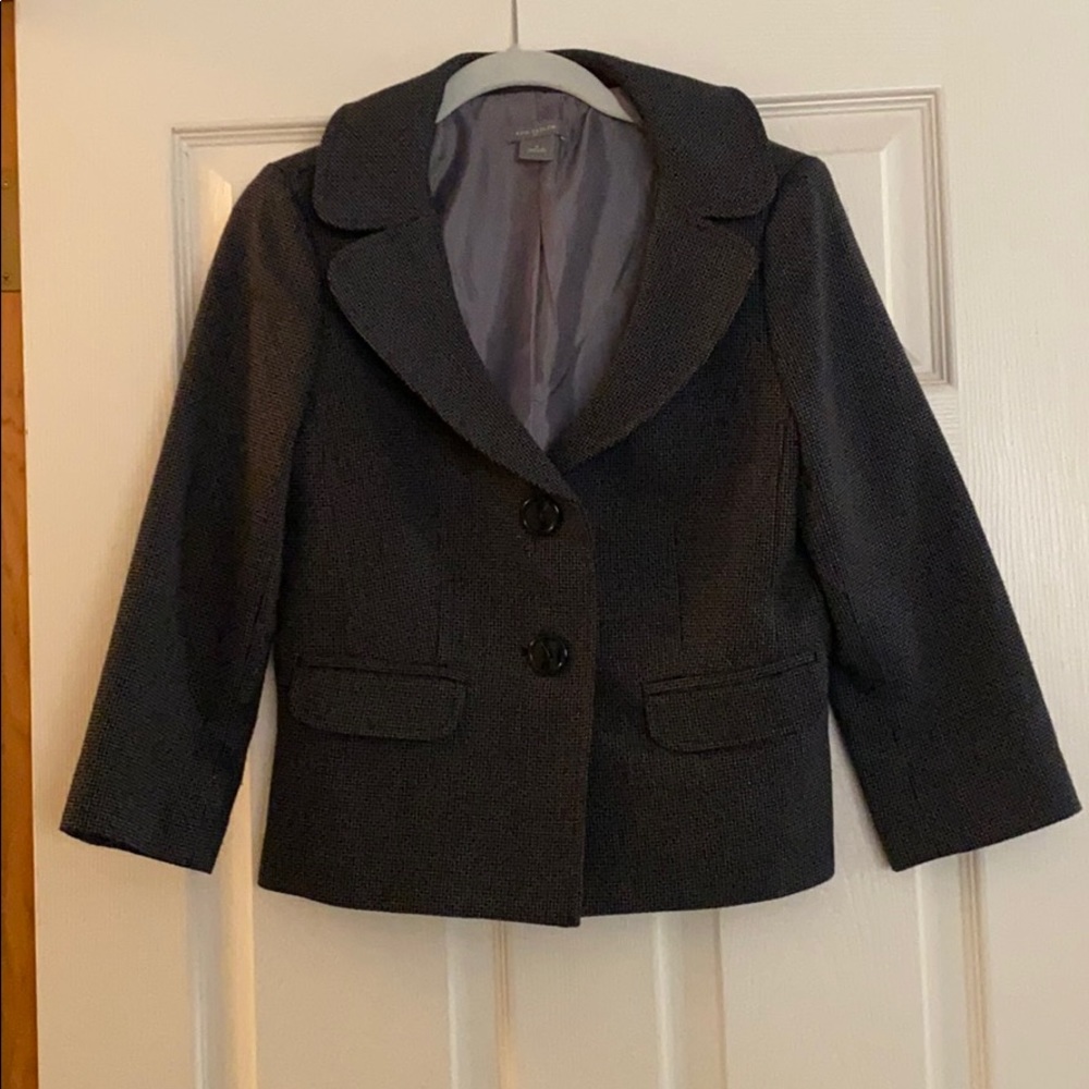 Size 4 women’s Ann Taylor Blazer